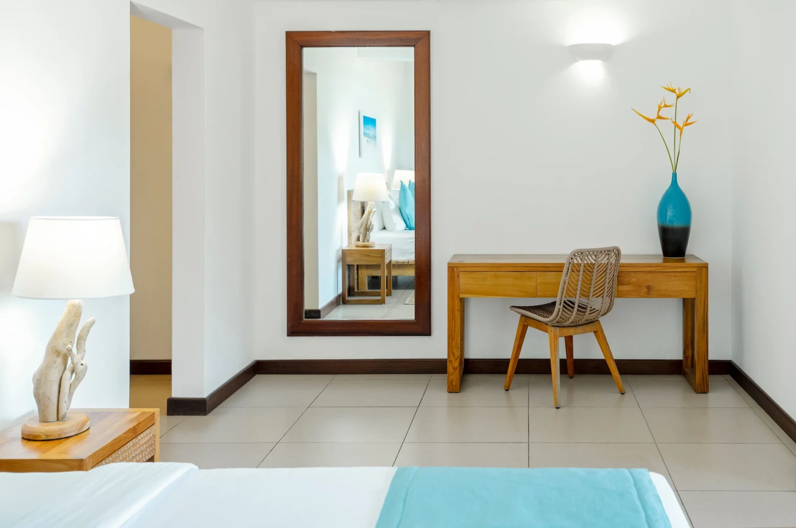 larchipel seychelles superior room desk area with chair