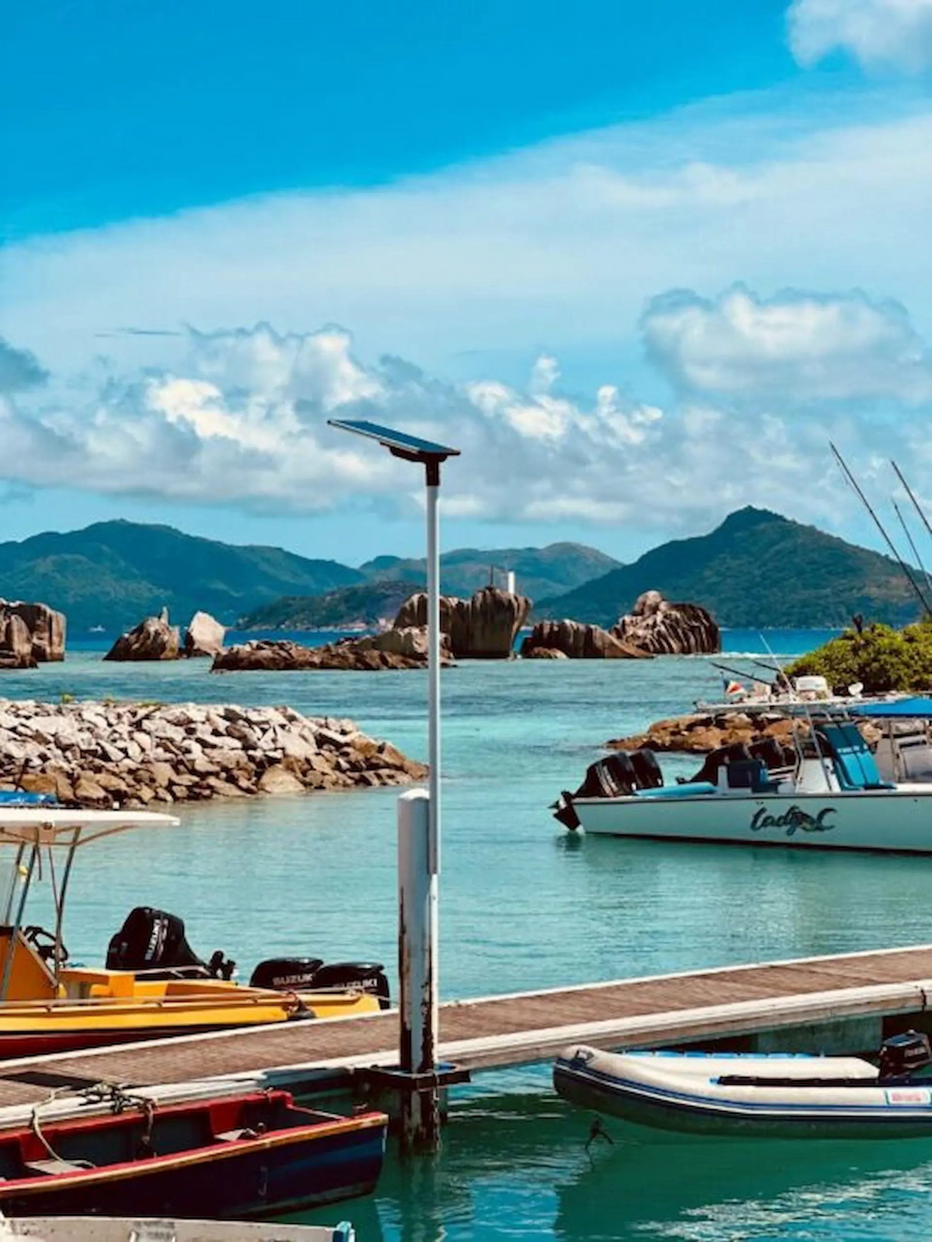 water sports activities at Le Domaine de L’Orangeraie Resort & Spa with guests kayaking and enjoying clear turquoise waters