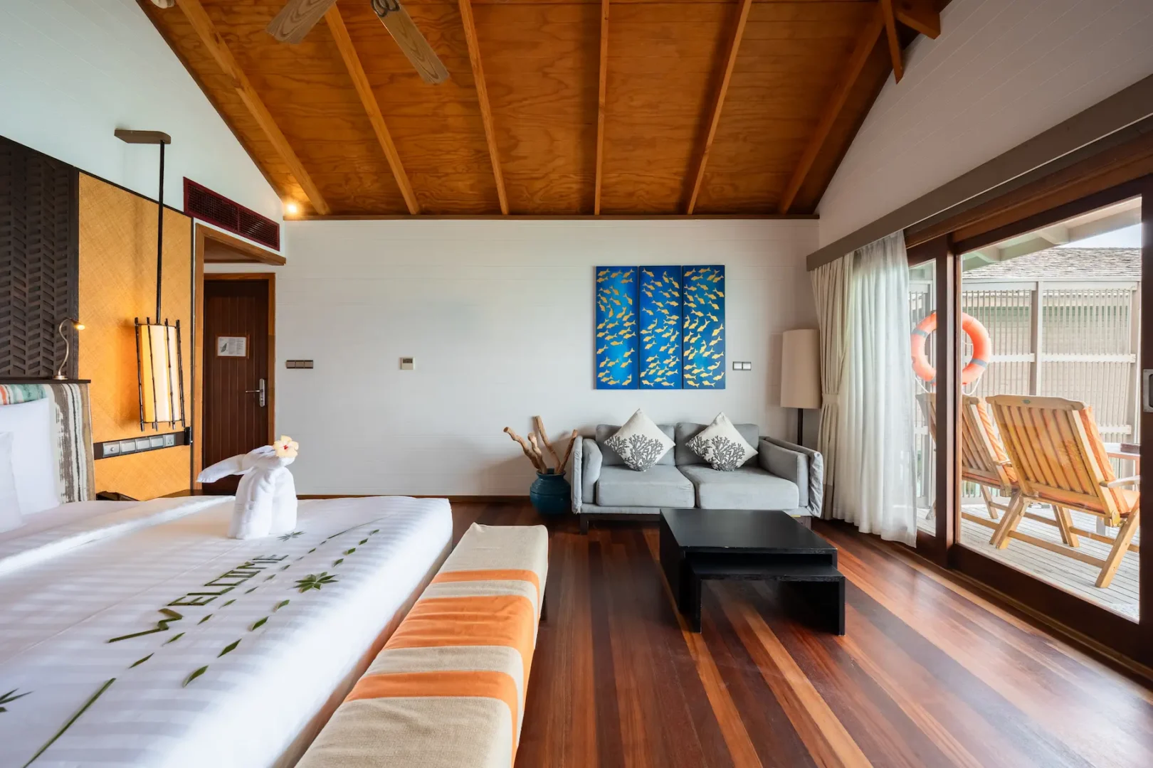 meeru-maldives-jacuzzi-water-villa-interior