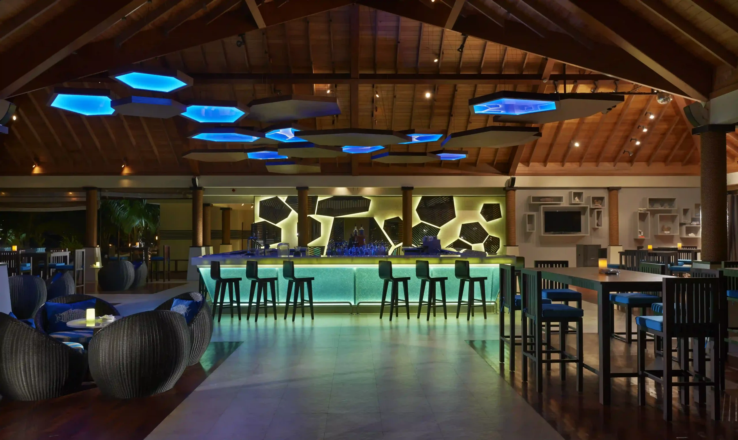 niva labriz seychelles lobizan bar with outdoor seating