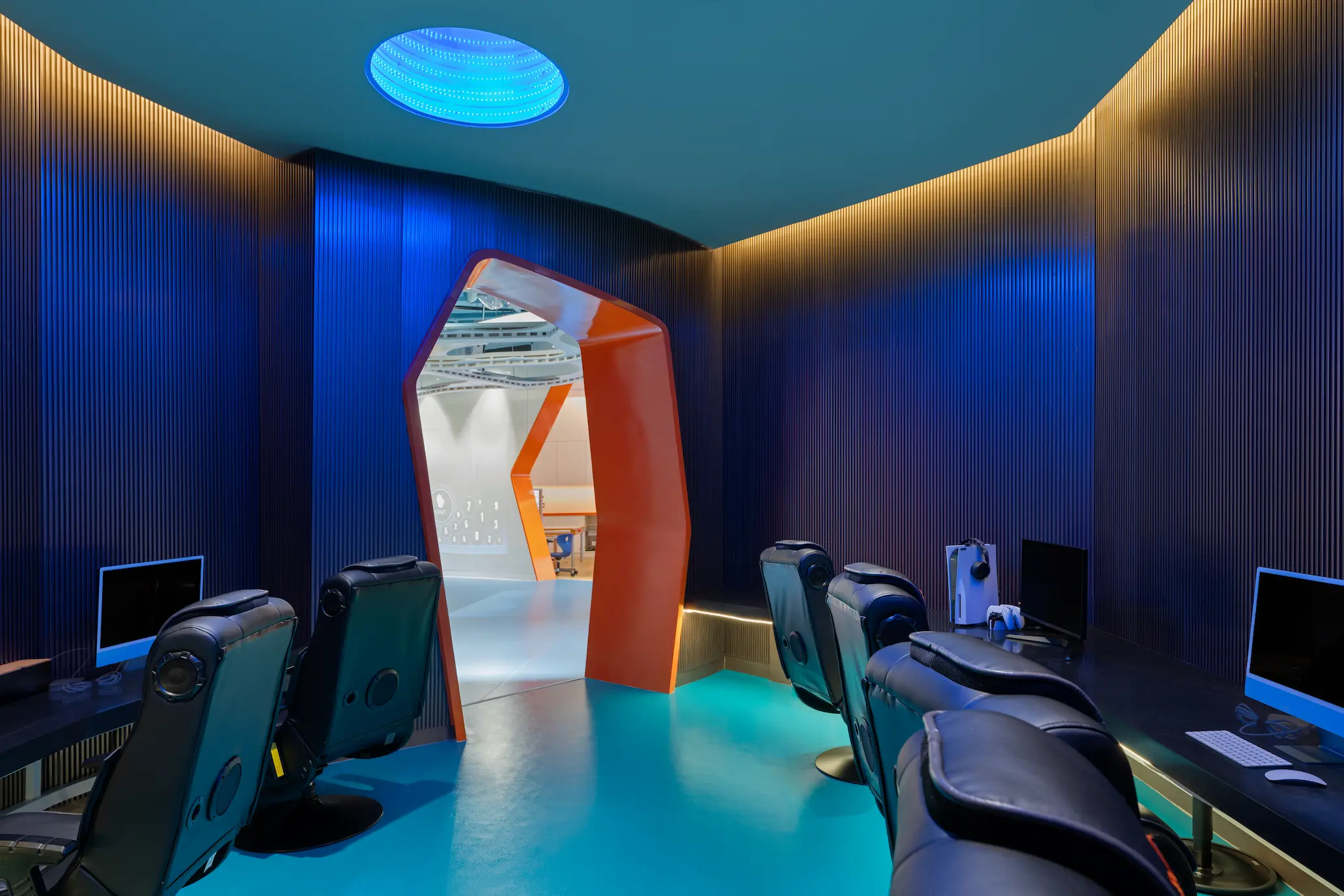 explorers club computer room at atlantis the royal dubai