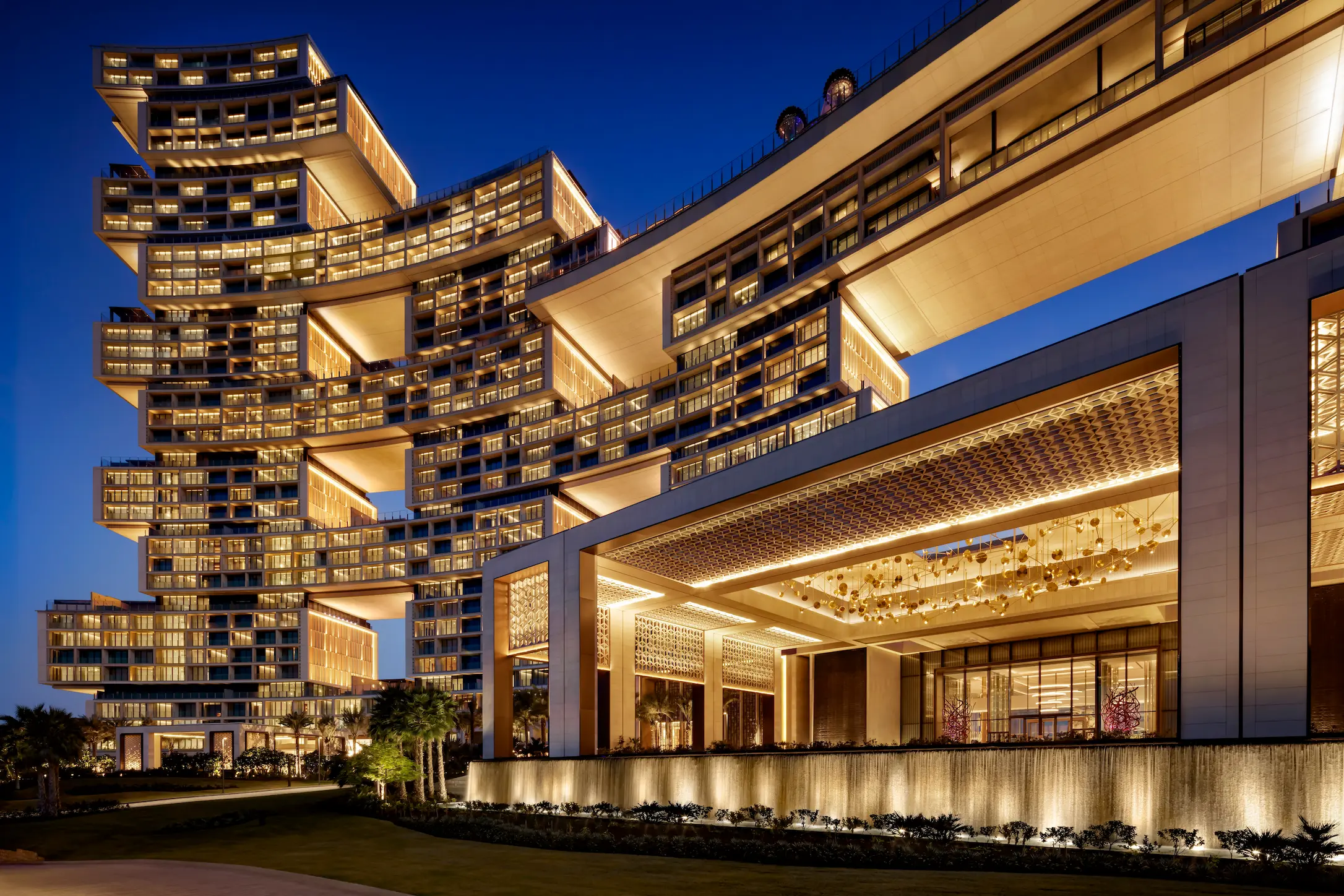 porte cochere driveway at atlantis the royal dubai