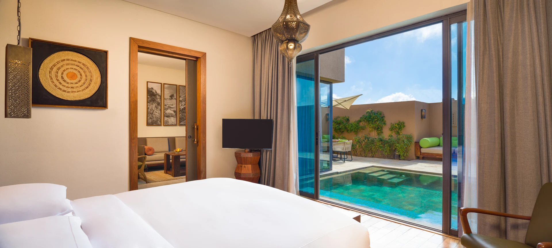 bed-view-one-bedroom-deluxe-garden-pool-villa-anantara-al-jabal-al-akhdar