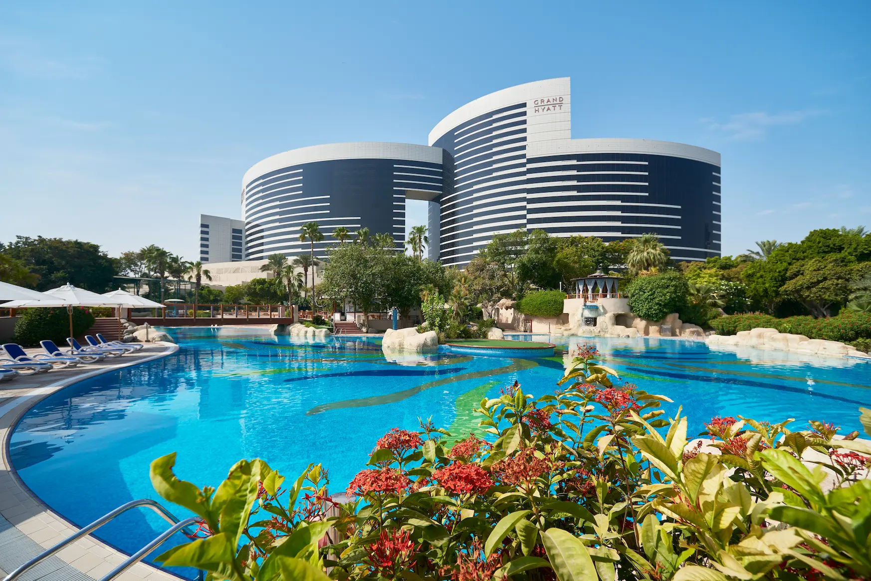 grand hyatt dubai resort waterpark poolside restaurant