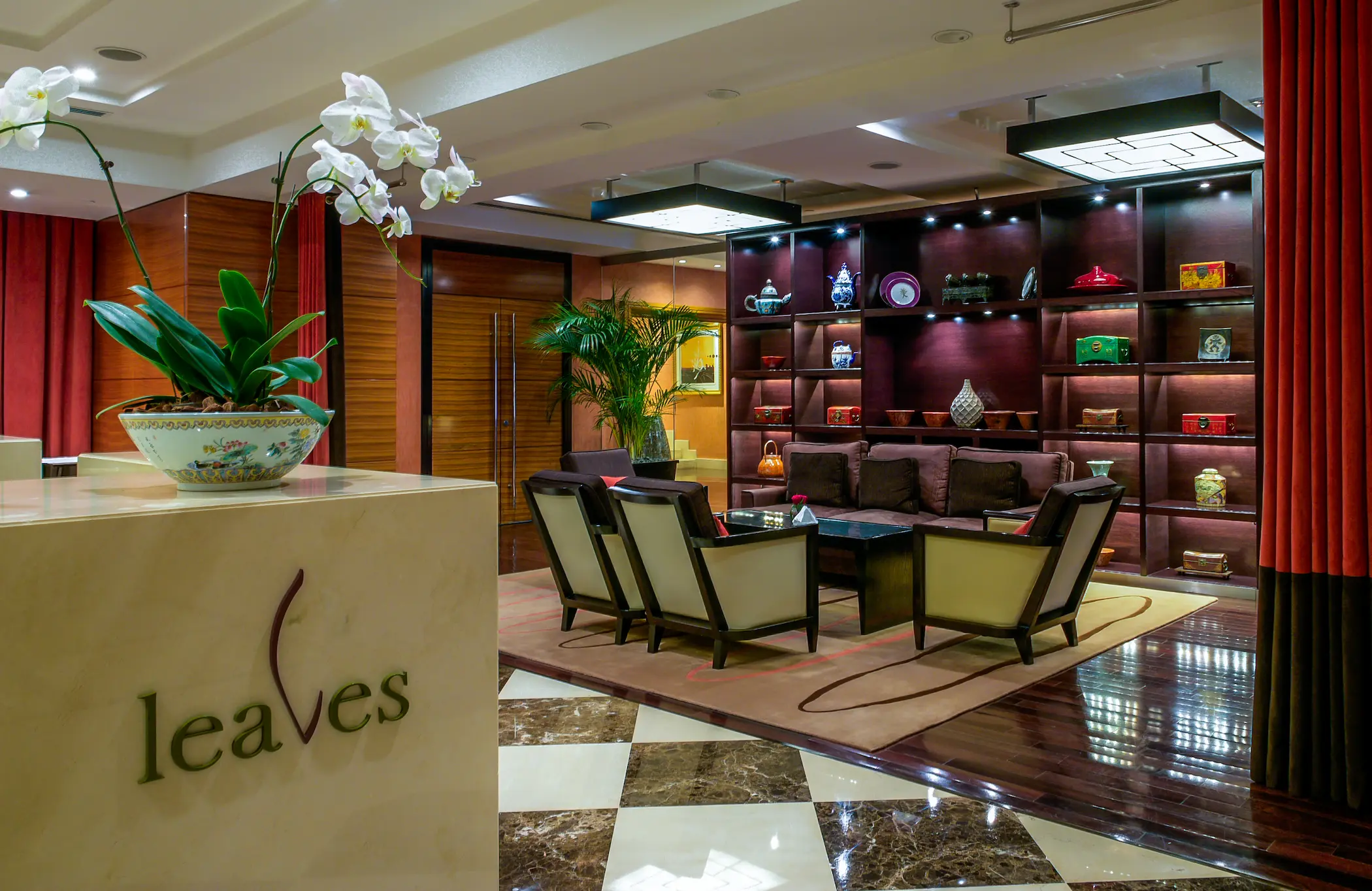 grosvenor house dubai leaves restaurant featuring a bright all day dining space with refined contemporary design