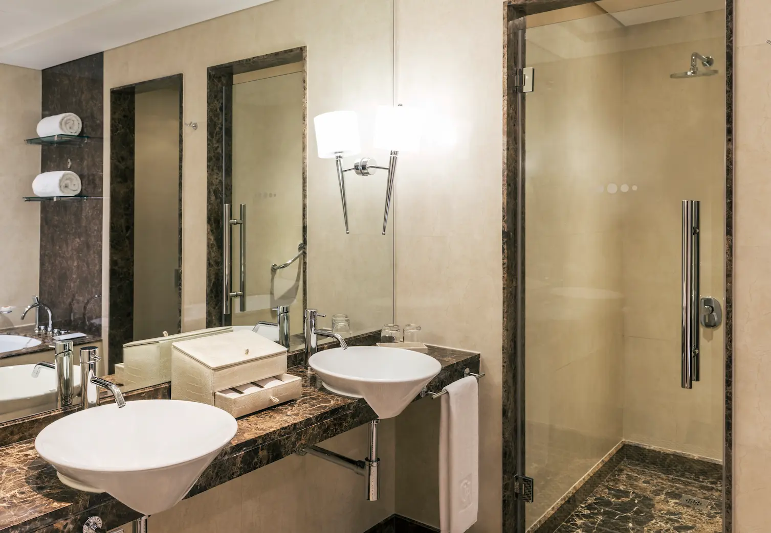 grosvenor-house-dubai-premiere-suite-bathroom