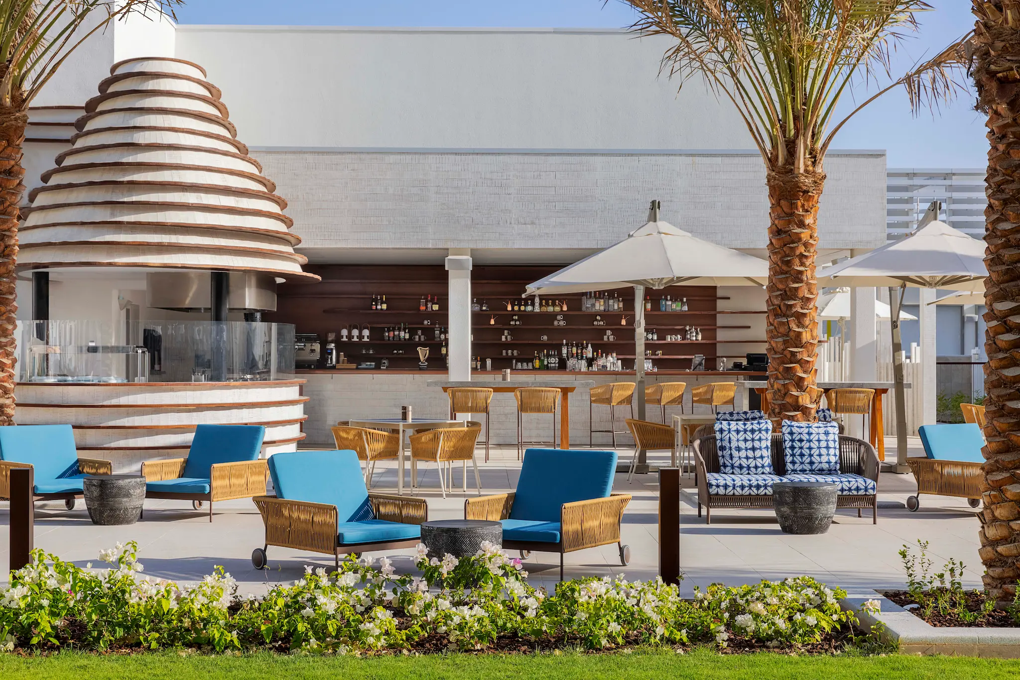 hilton abu dhabi yas island capila pool bar and grill