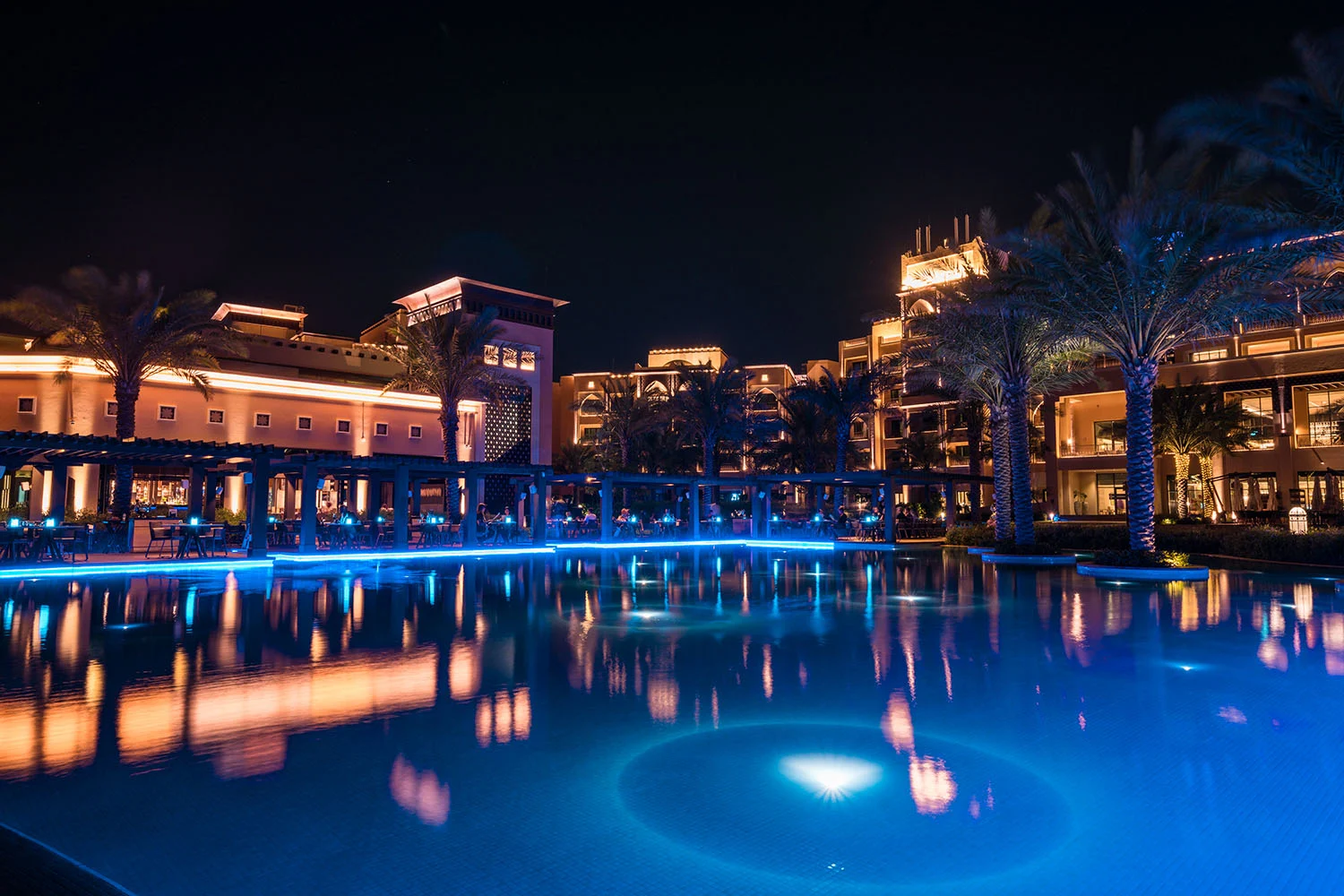 saadiyat rotana resort and villas abu dhabi turtle bay bar beachfront dining
