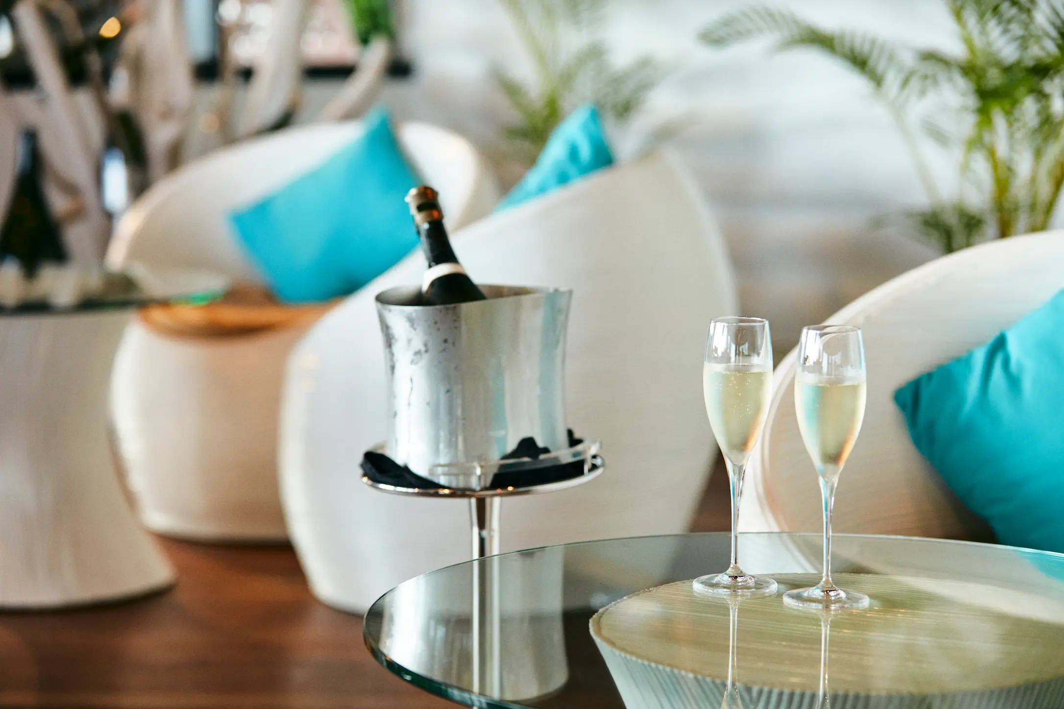 luxury bubble lounge at sun siyam iru fushi maldives relaxed island bar and social experience