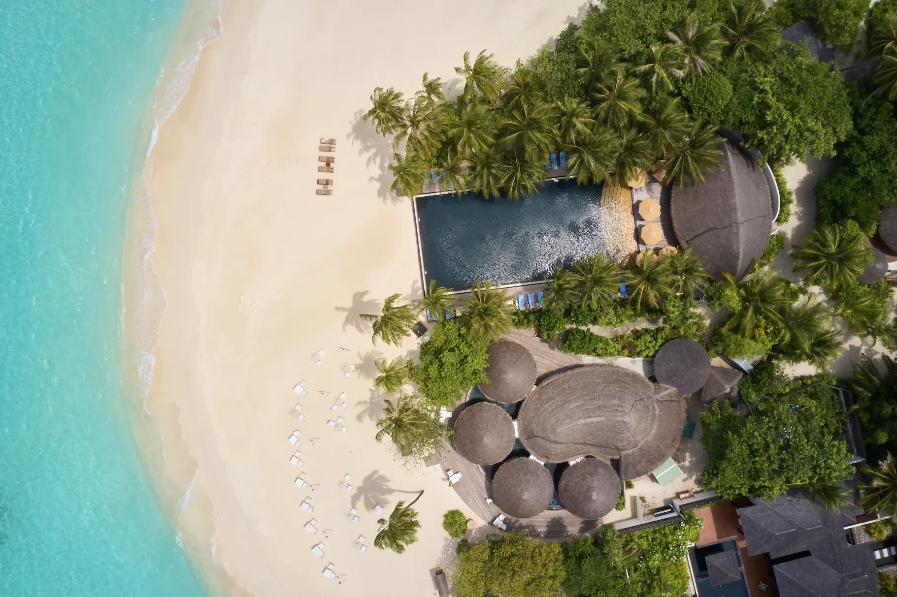 luxury reflections lounge at sun siyam iru fushi maldives relaxed island social experience