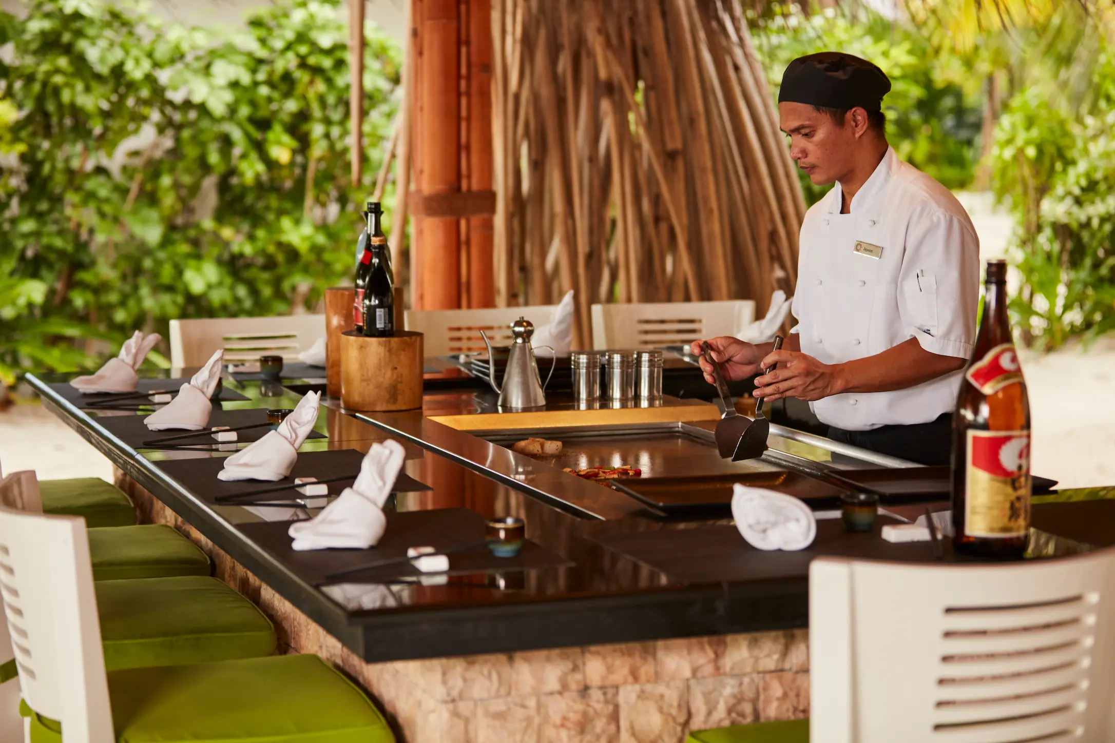 luxury teppanyaki restaurant at sun siyam iru fushi maldives live cooking dining experience