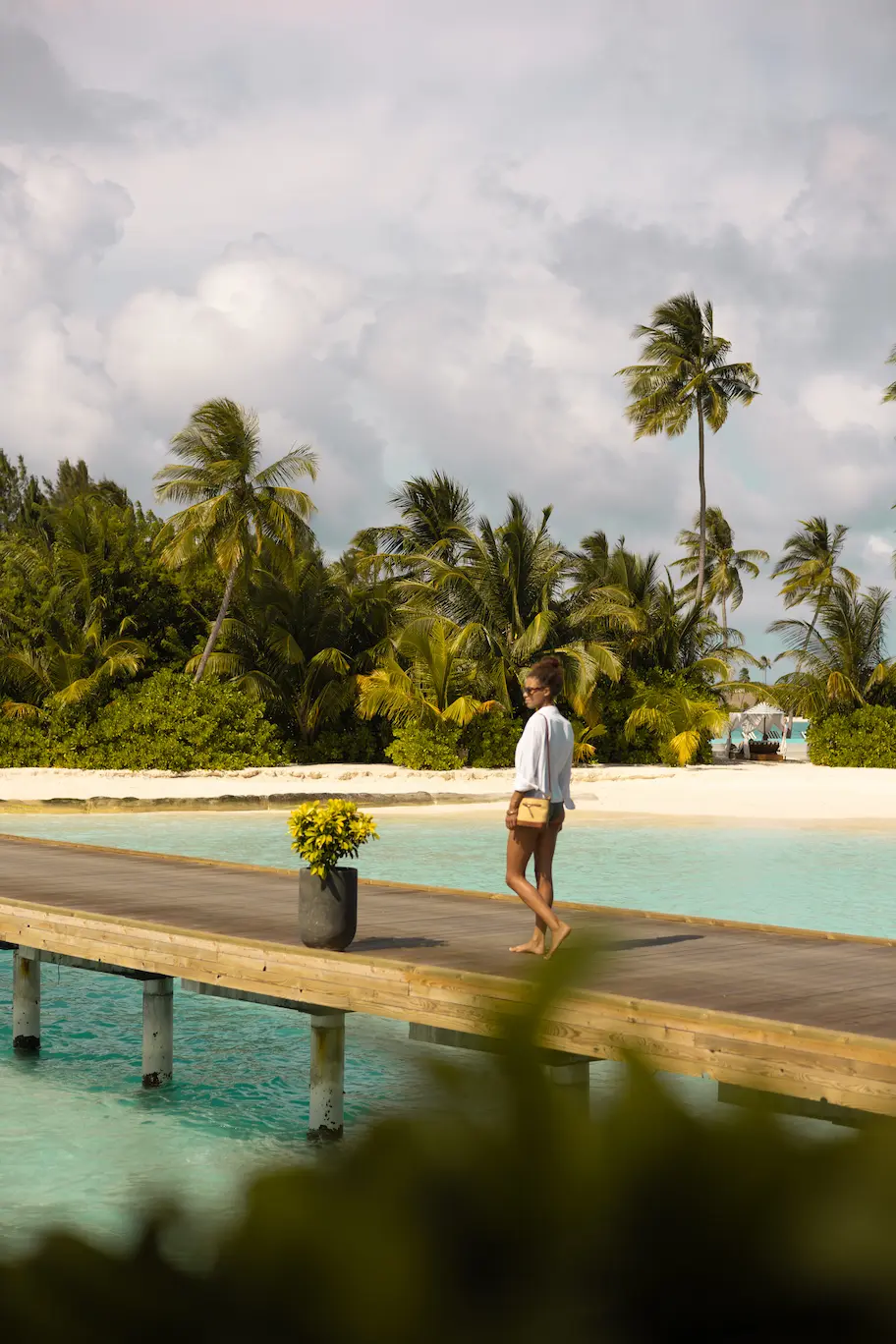 sun siyam iru veli maldives lifestyle walkway connecting overwater villas above the turquoise lagoon