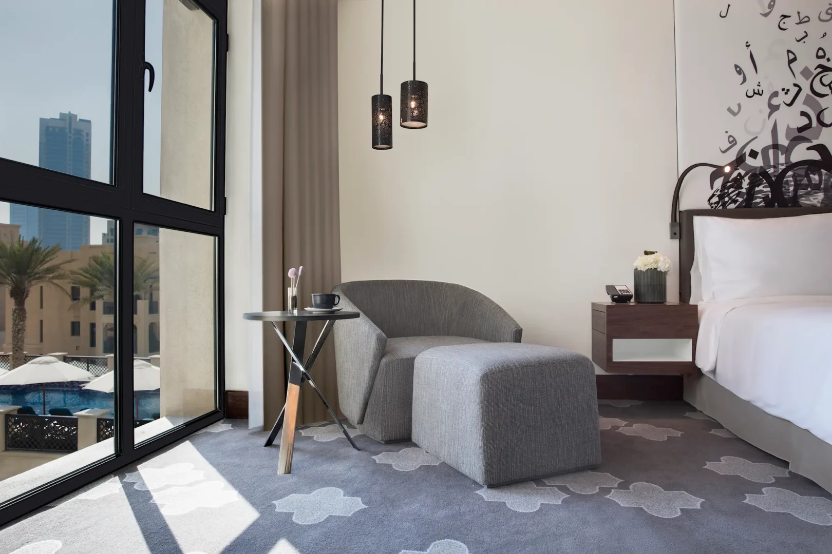 deluxe guest room king city room details at the heritage hotel dubai