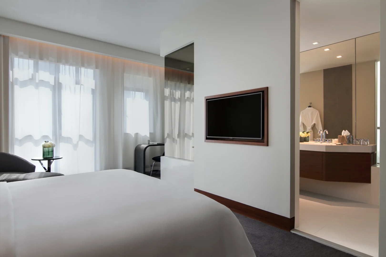 deluxe guest room king city with tv amenities at the heritage hotel dubai