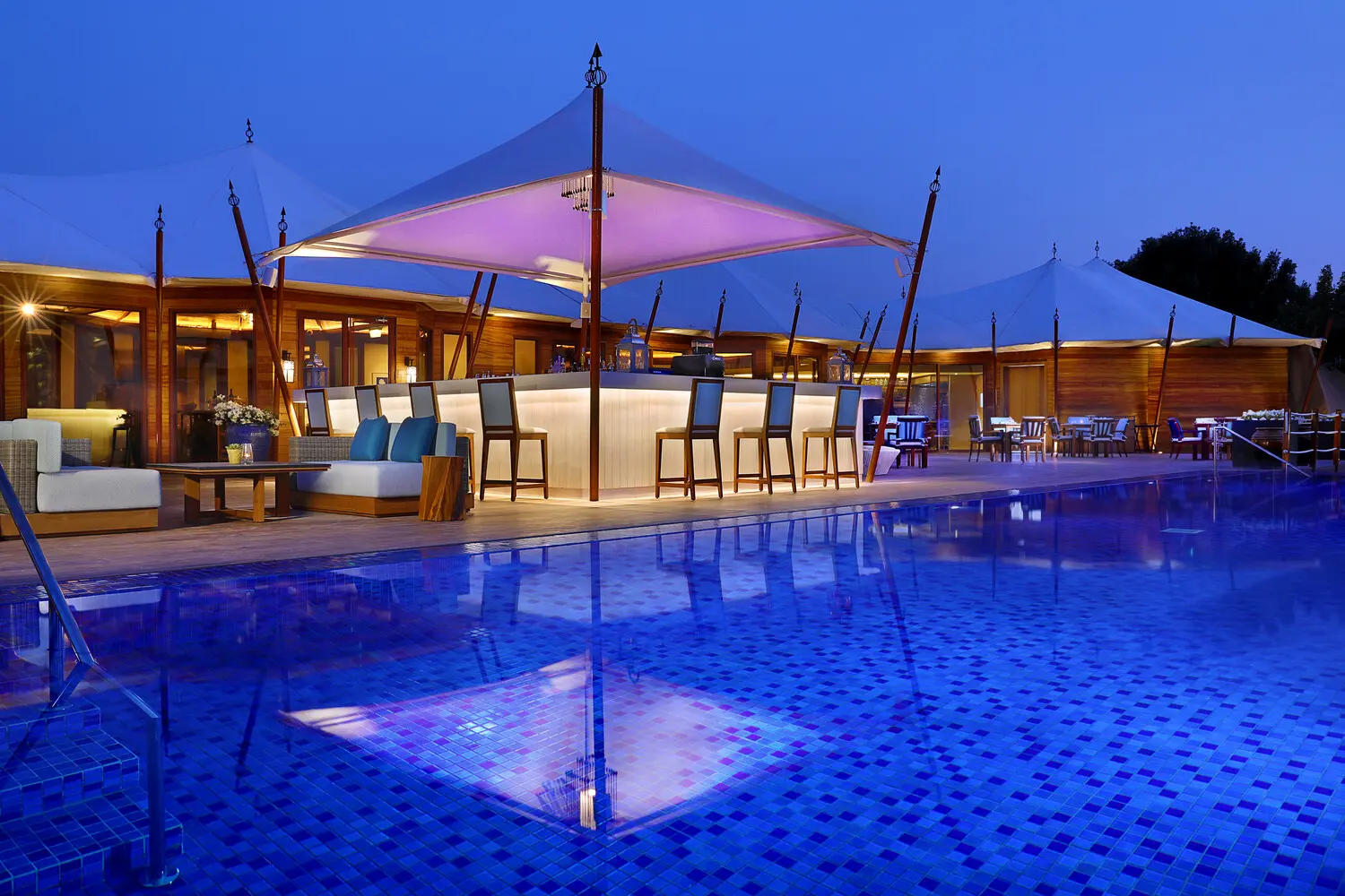 the ritzcarlton al hamra beach shore house showcasing a relaxed beachfront dining venue with contemporary coastal design