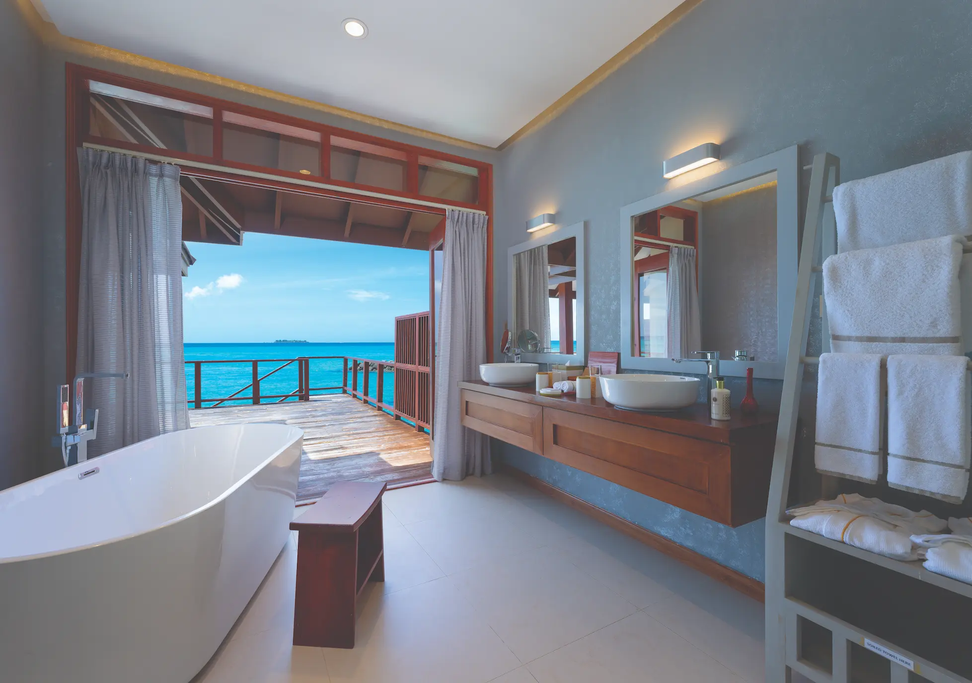 varu-by-atmosphere-water-villa-bathroom-maldives