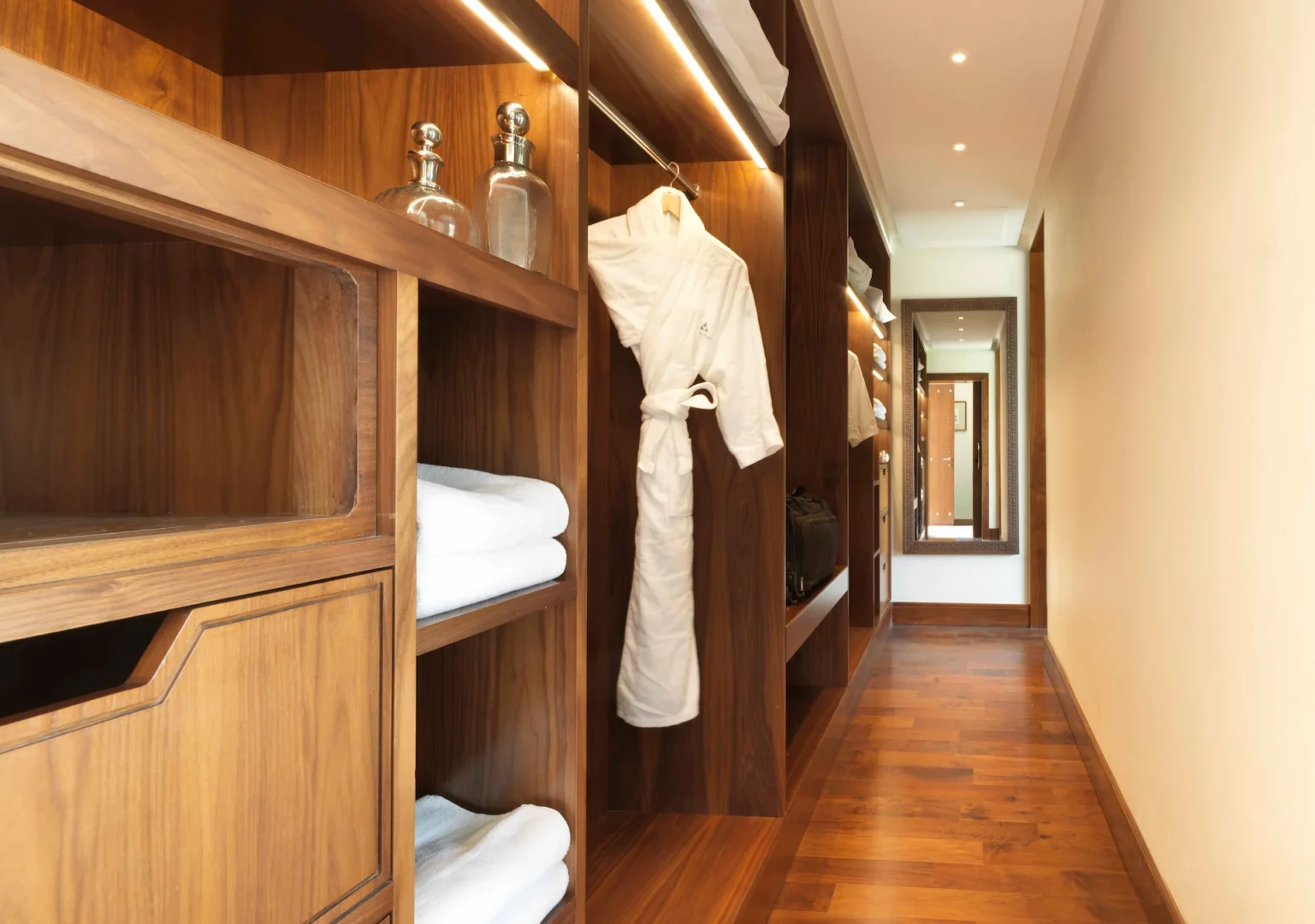 wardrobe one bedroom deluxe garden pool villa anantara al jabal al akhdar oman