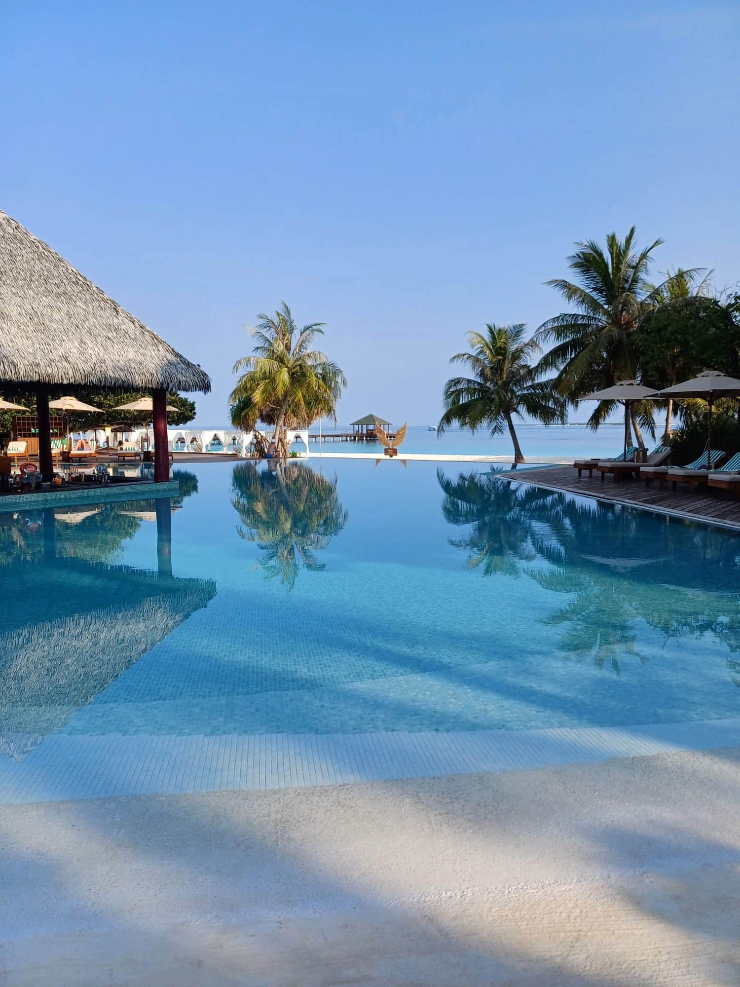 adaaran select meedhapparu maldives pool