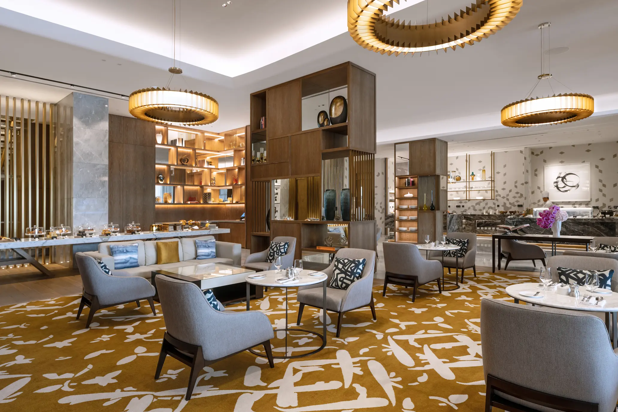 royal club lounge seating at atlantis the royal dubai