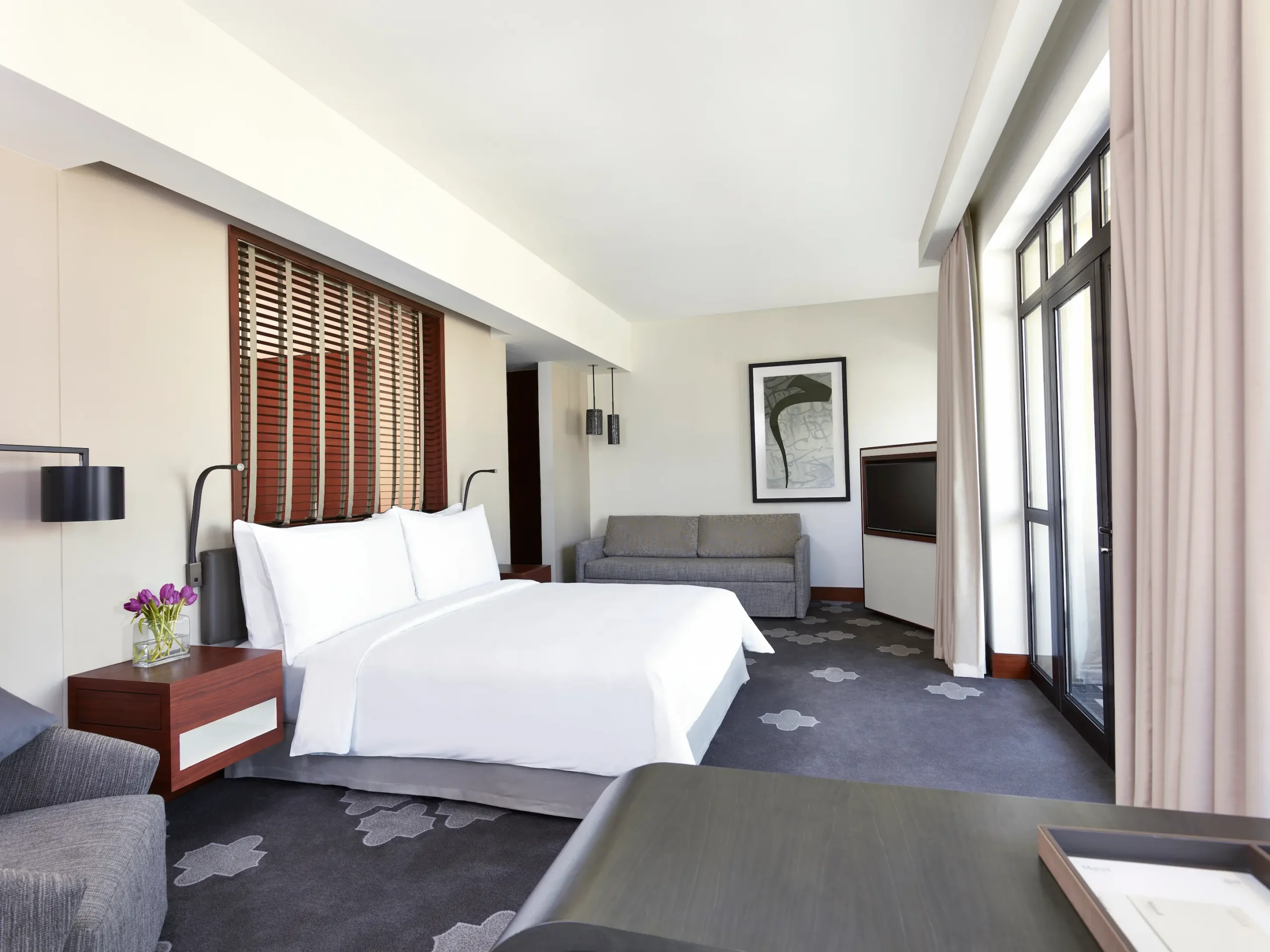 the-heritage-hotel-dubai-premier-landmark-view-bedroom