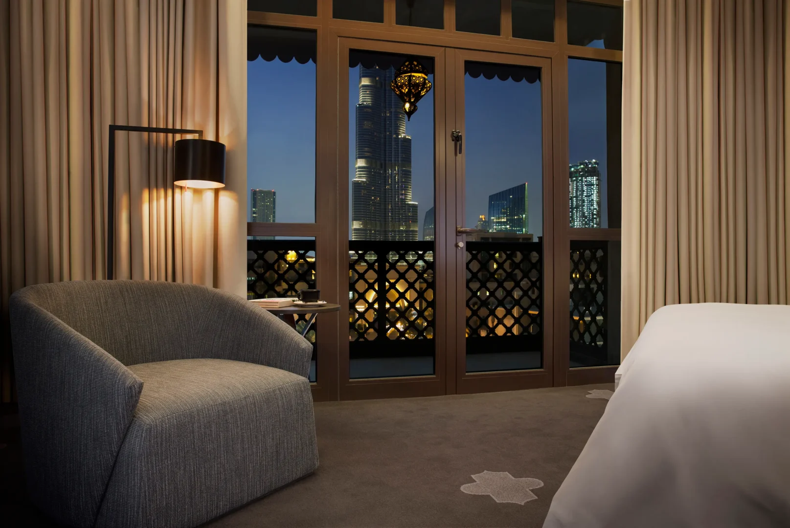 premier landmark view room details at the heritage hotel dubai