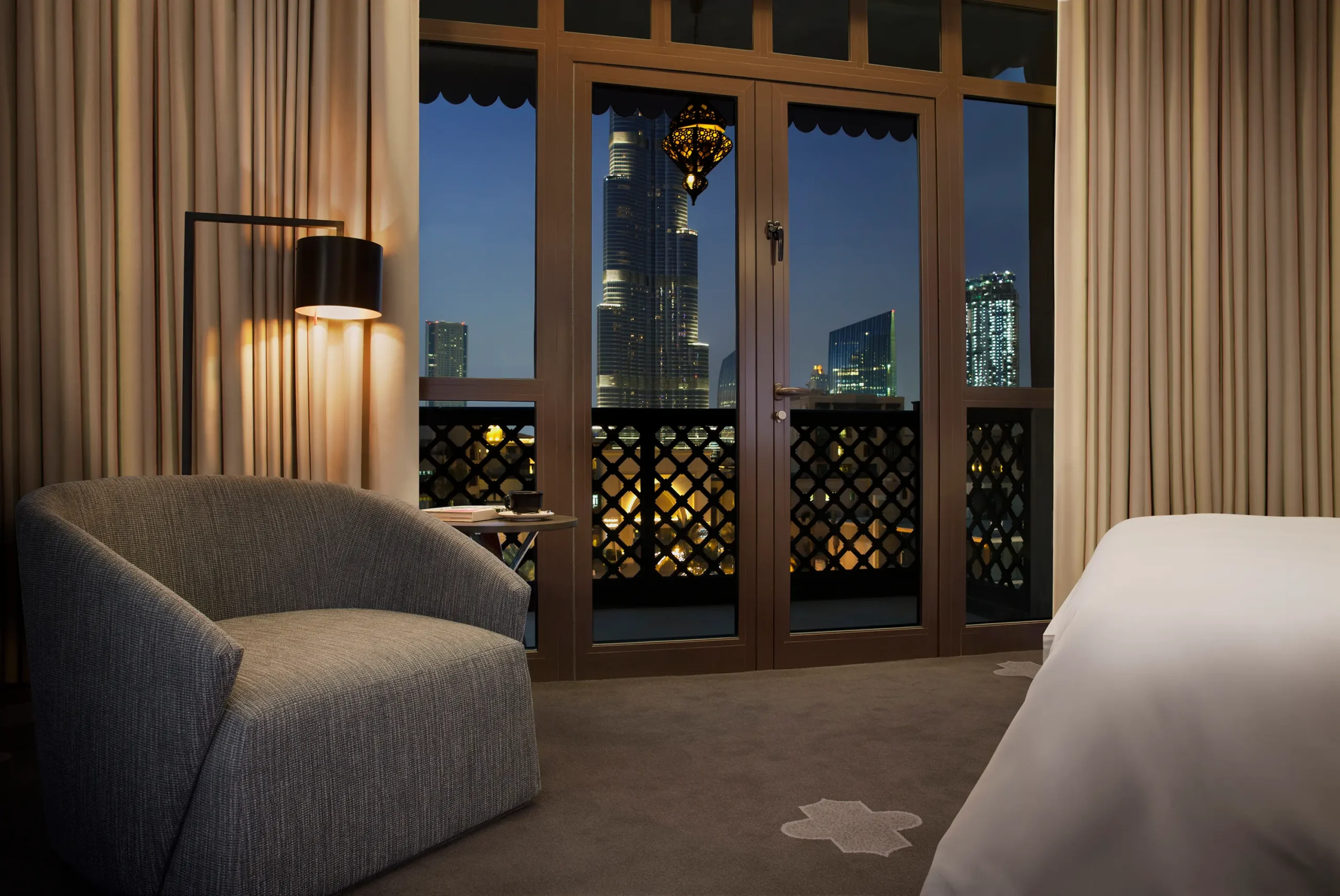 premier landmark view room details at the heritage hotel dubai
