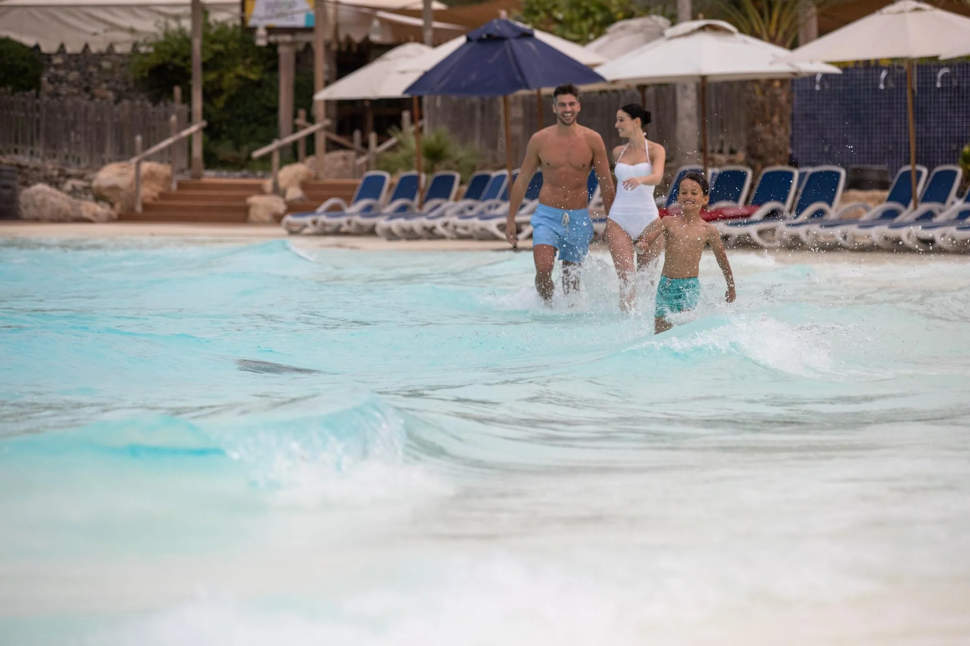 wild wadi waterpark wave pool dubai