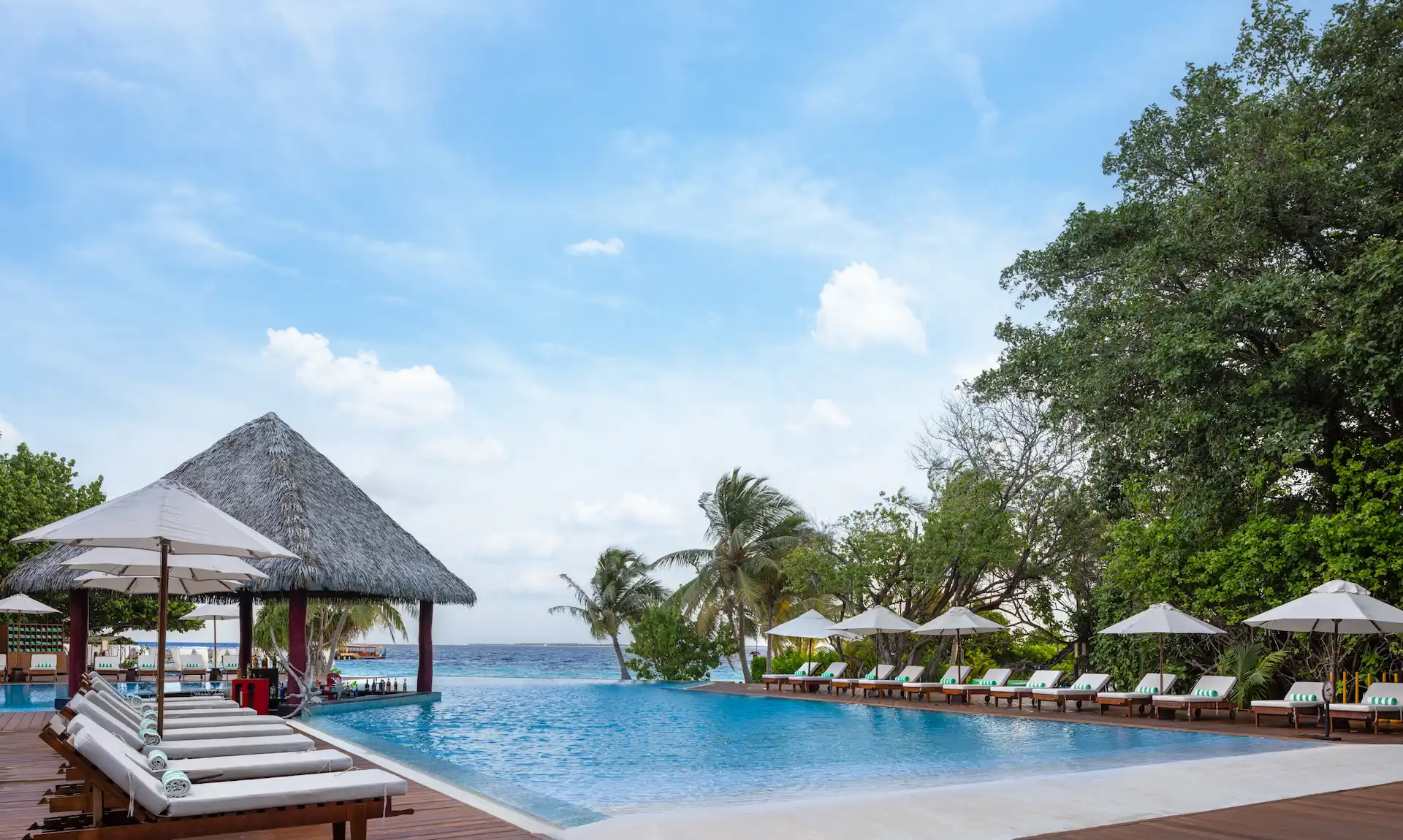 swimming pool at adaaran select meedhupparu