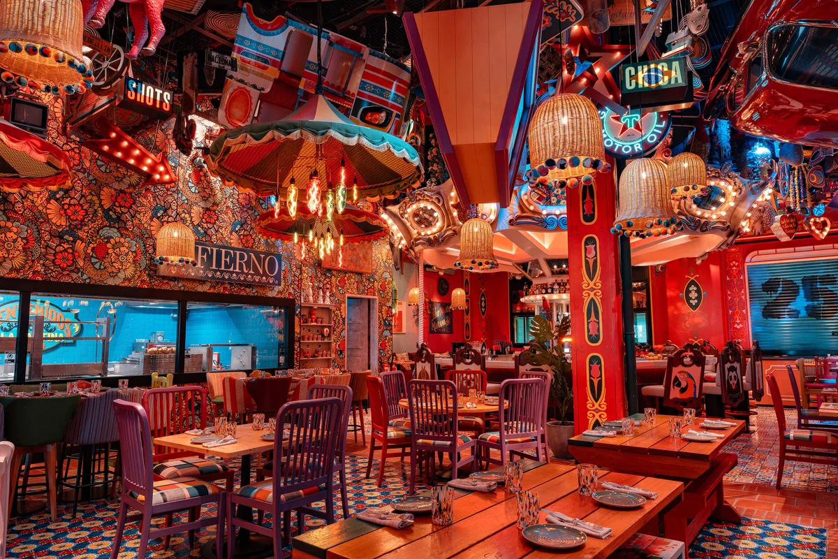 atlantis the palm en fuego restaurant featuring vibrant latin american inspired interiors, lively atmosphere and immersive dining experience in dubai