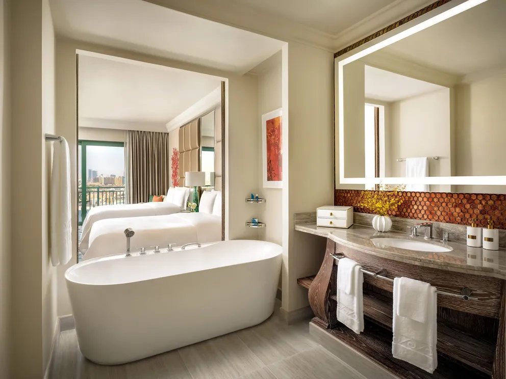 atlantis the palm palm view room bathroom with marble finishes, spacious walk-in shower and refined luxury design in dubai