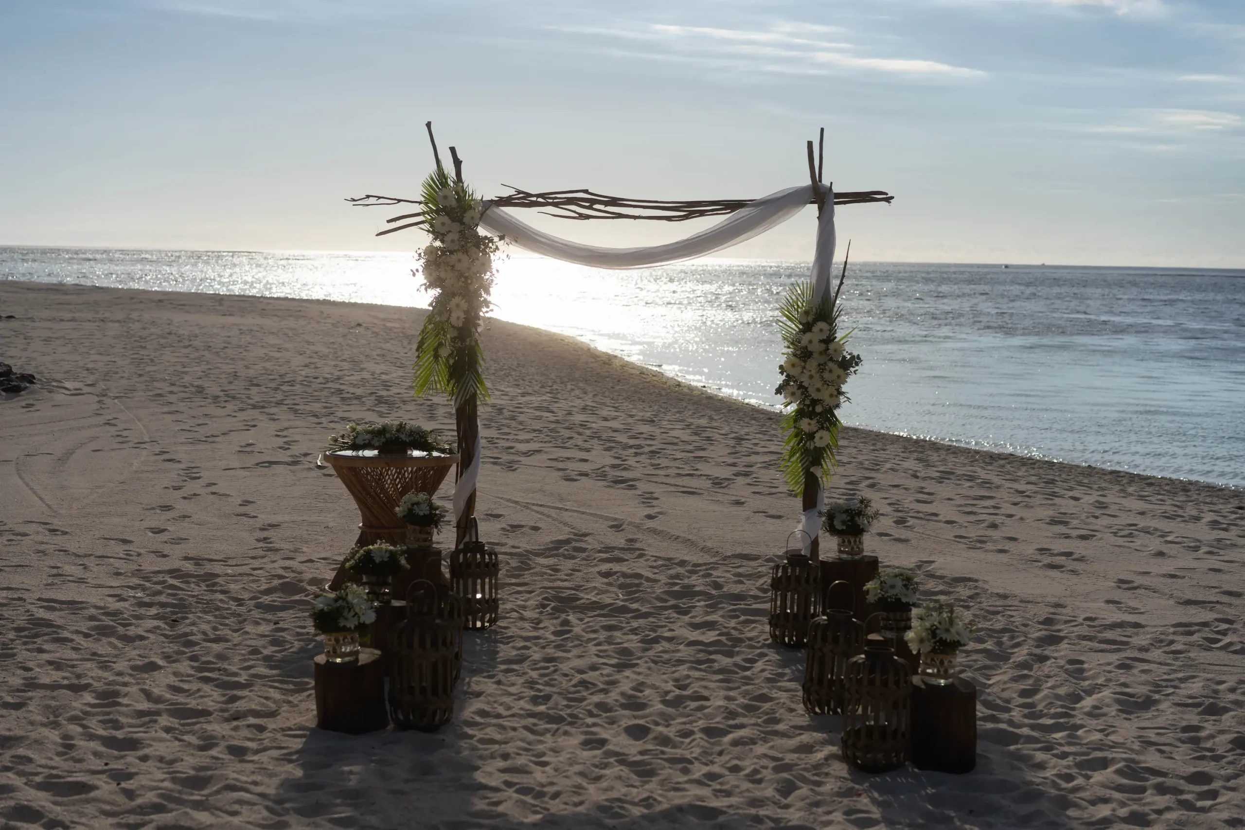 paradis beachcomber golf resort spa mauritius wedding decoration with elegant floral details and beachfront styling