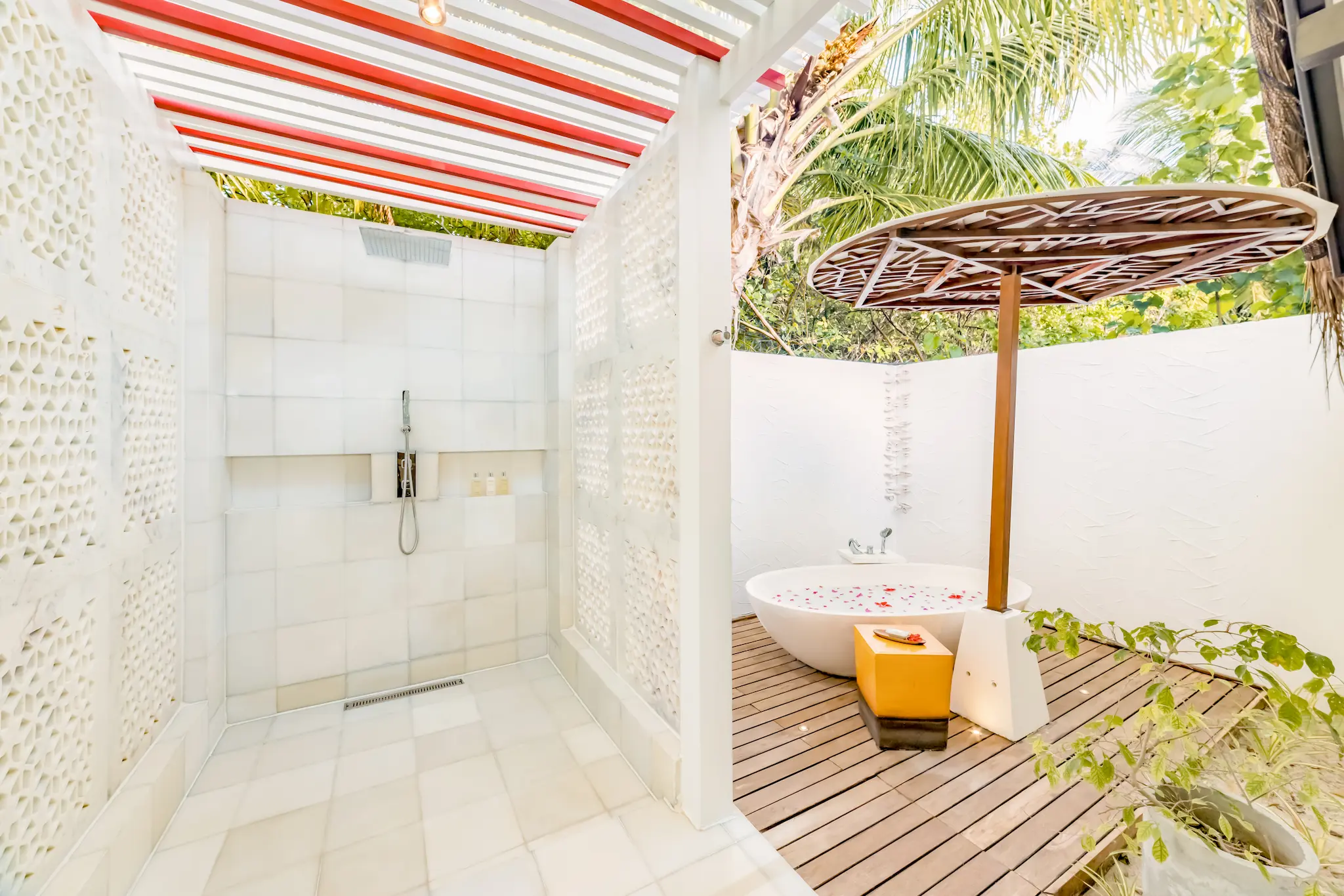 Open-air bathtub in an Earth Pool Pavilion at OZEN LIFE MAADHOO, set within a spacious outdoor bathroom area designed for indoor-outdoor island living