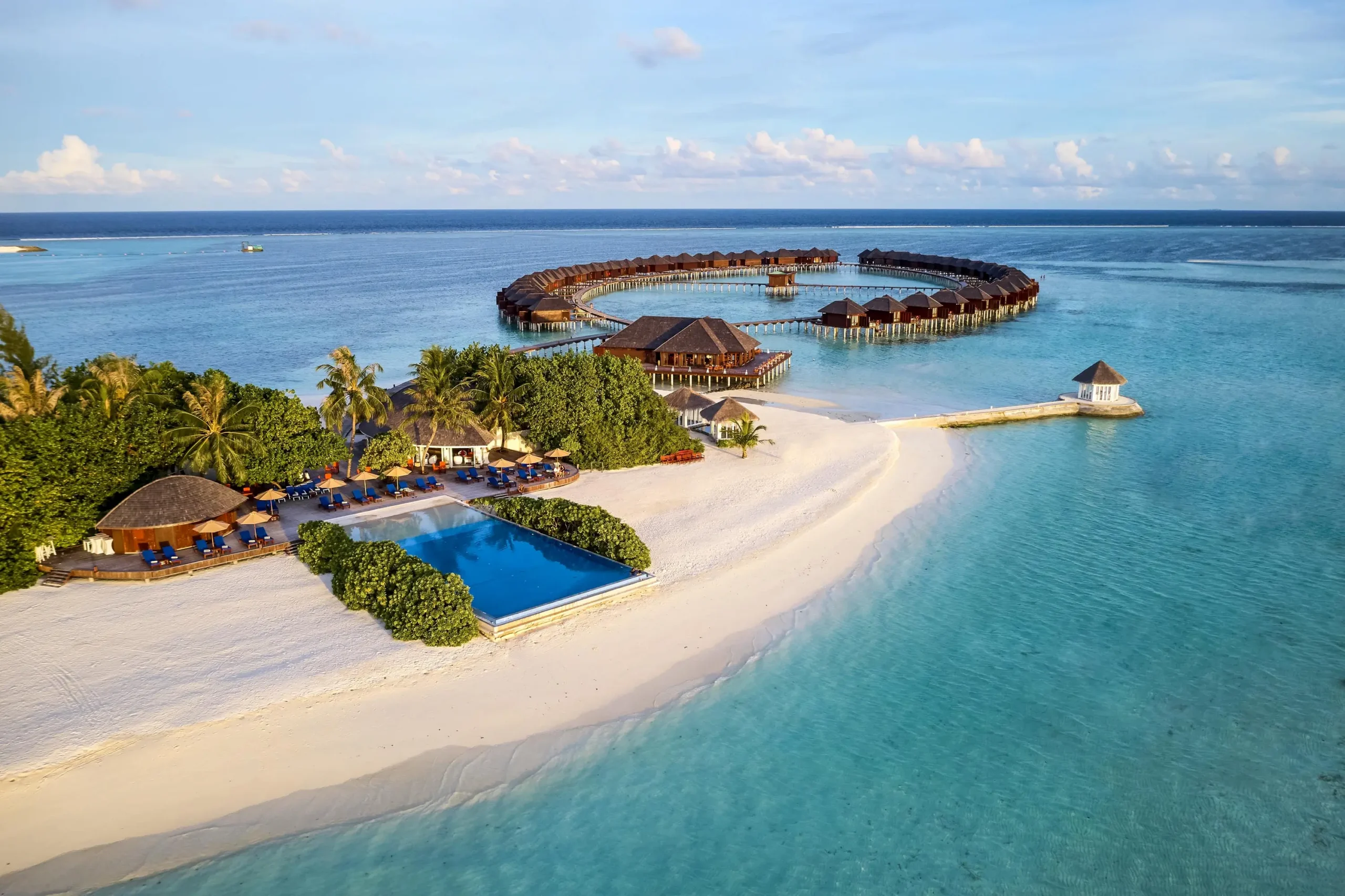 dhoni bar at sun siyam olhuveli maldives offering poolside drinks and sunset views over the lagoon