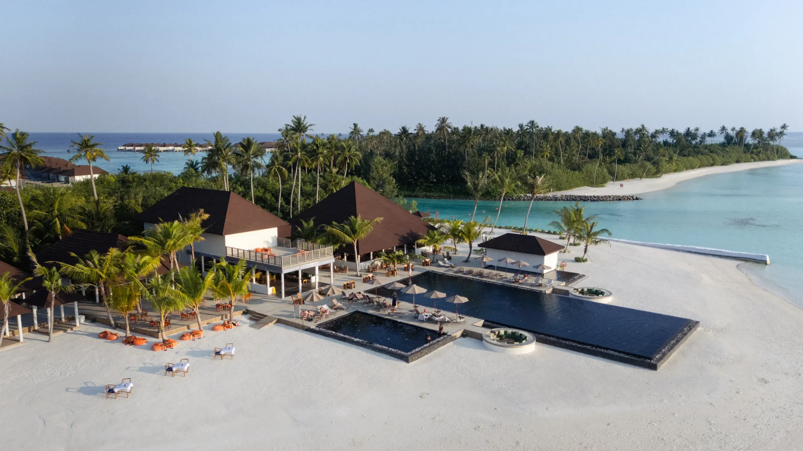 crust and flame at sun siyam olhuveli maldives serving pizzas burgers and light snacks on dream island