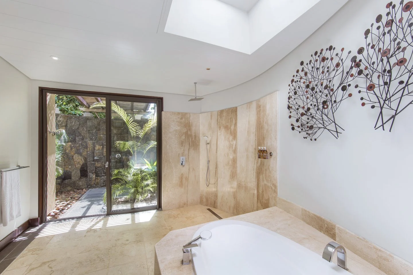 2-Bedroom Beachfront Suite with Pool