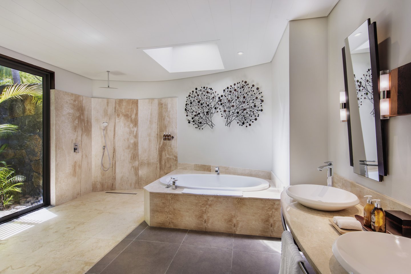 2-Bedroom Beachfront Suite with Pool