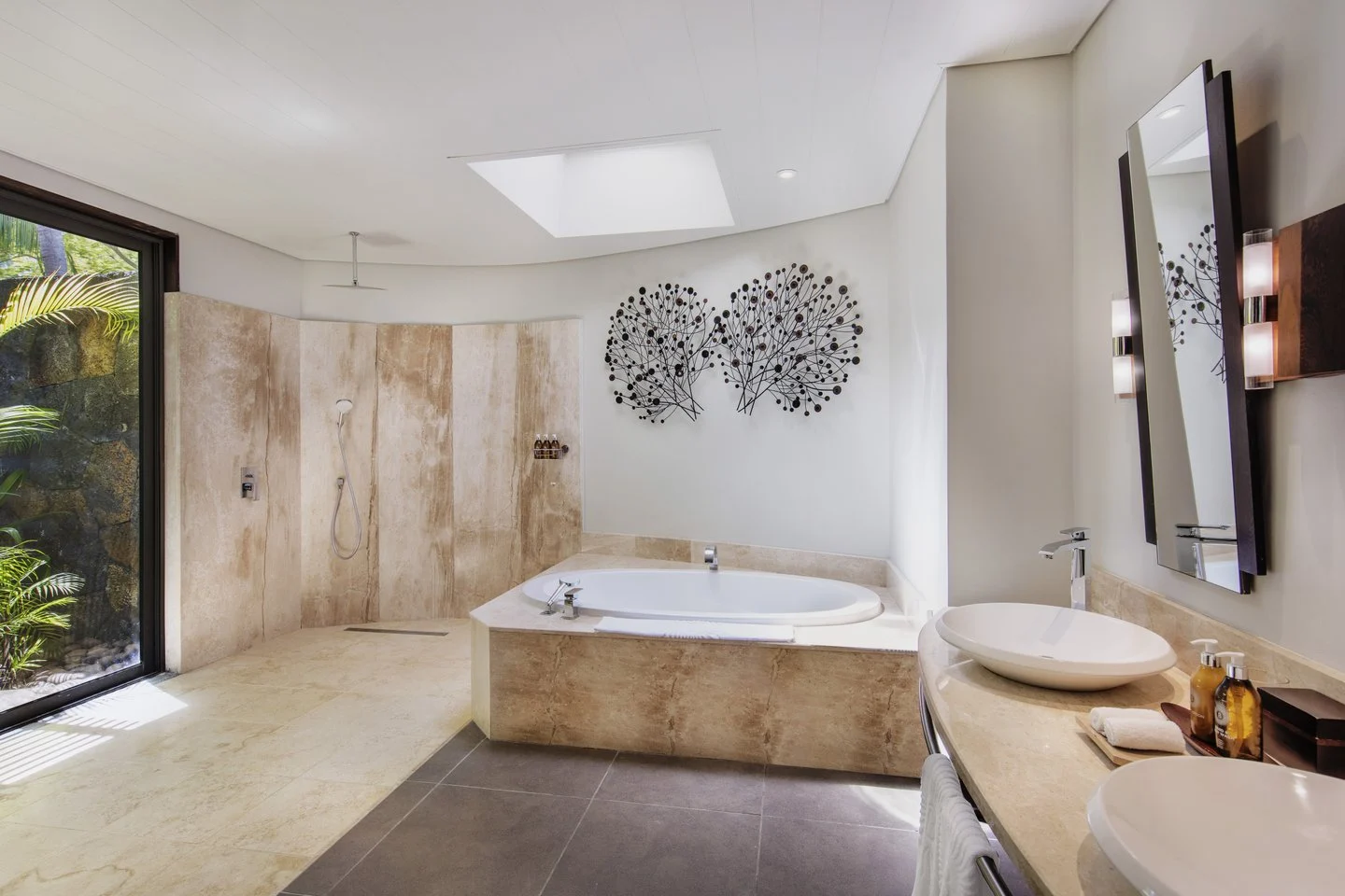 2-Bedroom Beachfront Suite with Pool
