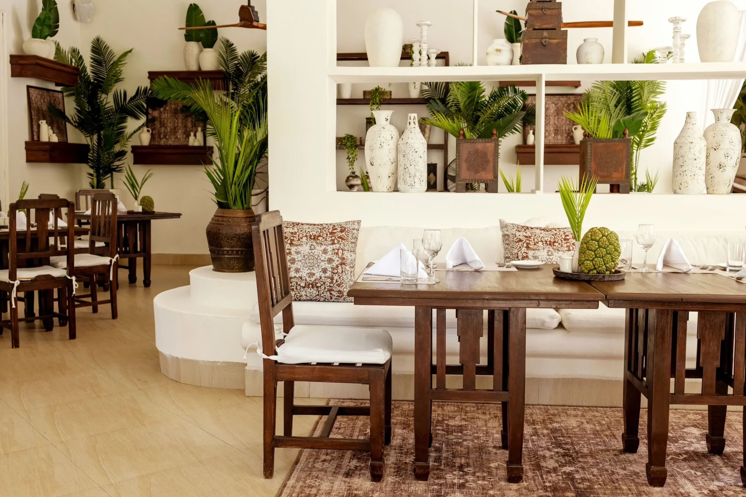 Beachfront dining at Ocean Lounge, serving relaxed lunches with views across the Indian Ocean.